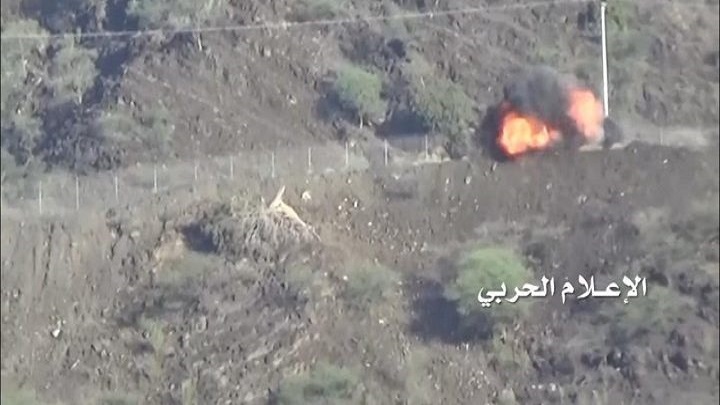 تدمير  آلية عسكرية تابعة للجيش السعودي في جبهة جيزان