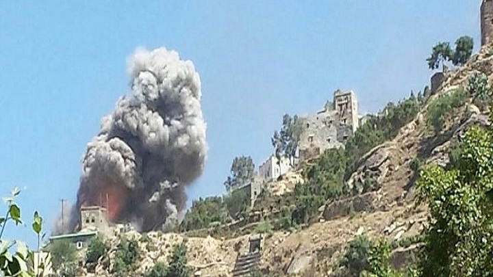 قصف صاروخي ومدفعي سعودي على مناطق متفرقة من مديريتي منبه وغمر الحدوديتين