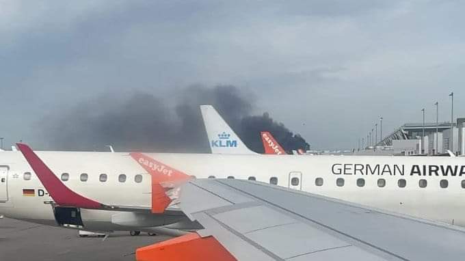 عاجل : حريق بمبنى الشرطة الدولية الجديد الواقع بالقرب من مدرج ‎مطار جنيف  ووقف حركة الإقلاع والهبوط بالمطار
