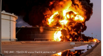 شاهد بالفيديو حجم الحريق الضخم الذي خلفه الصاروخ البالستي الذي إستهدف شركة ارامكو السعودية بجيزان