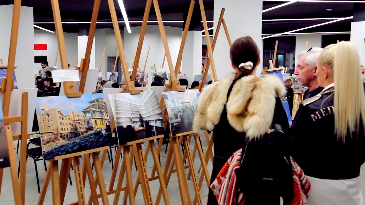 شاهد بالصور والفيديو.. معرض فوتوغرافي في موسكو حول جرائم العدوان باليمن