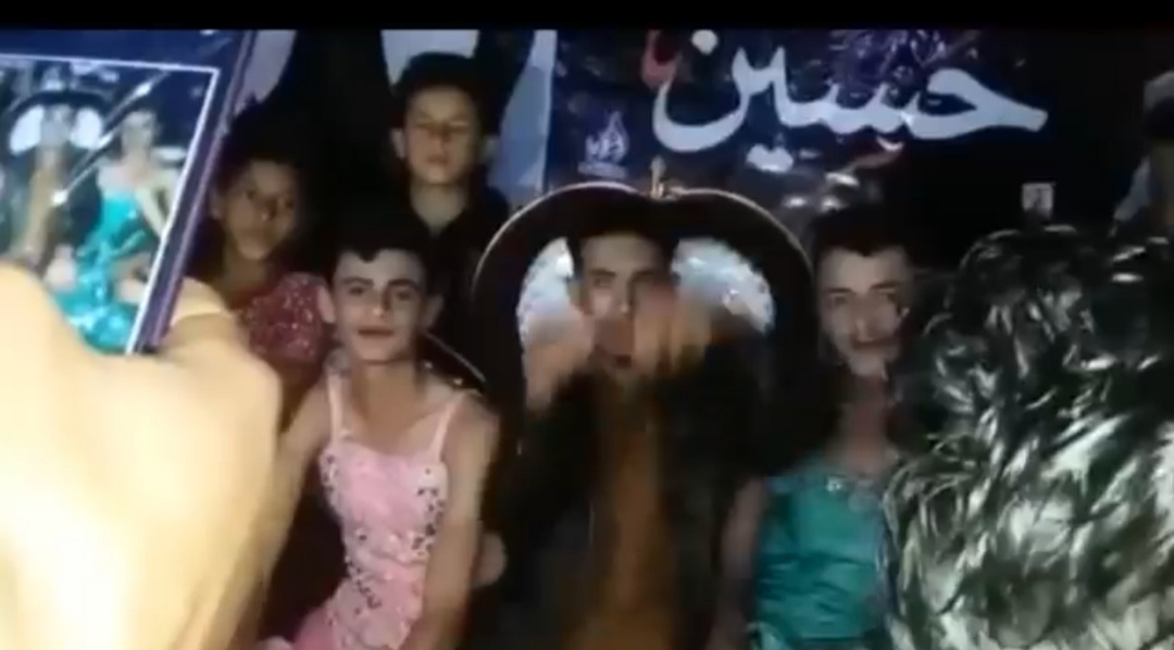 بالصورة..الاجهزة الامنية بمحافظة الحديدة تلثي القبض على عدد من الشباب المروجين للمثلية في اليمن