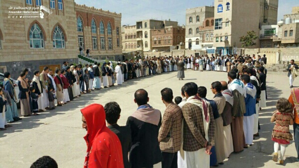 شاهد بالصورة هذا ماحدث ظهر اليوم في مختلف المناطق بالعاصمة صنعاء