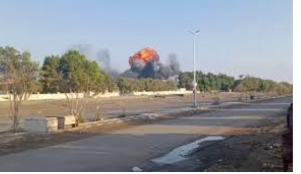 الطيران الأمريكي يشن غارة على سفينه بريطانية ومصرع وفقدان العديد .. تفاصيل