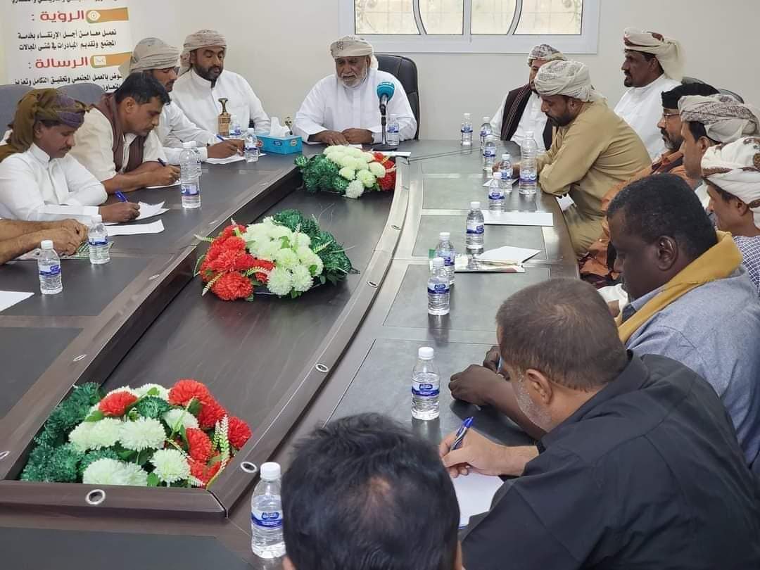 الشيخ الحريزي  .. يصف مشاورات الرياض بالضحك على الدقون وإنها لا تعني أحرار اليمن