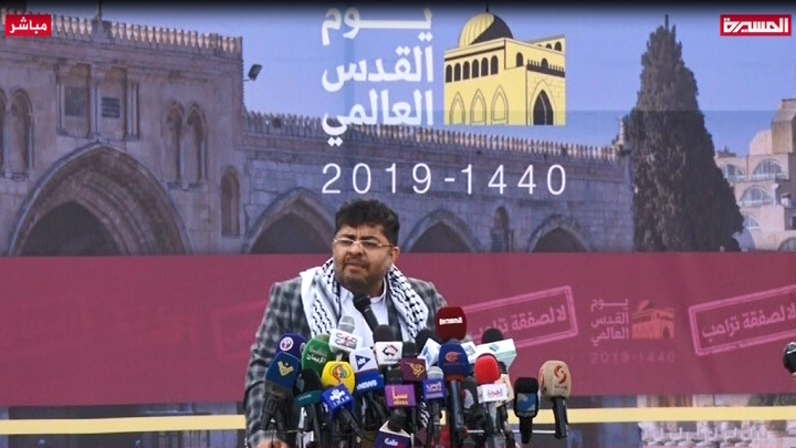 صنعاء تشهد أكبر إنتفاضة وتكتص بالآلاف من المسلحين ومحمد علي الحوثي يخطب فيهم 