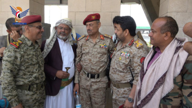 بالصوره صنعاء تستقبل عودة مجموعه من المغرر بهم بينهم قائد عسكري بارز يعتبر الذراع الايمن للجنرال العجوز علي محسن الاحمر