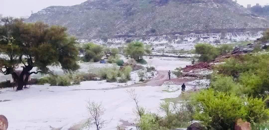 الفلكي الشوافي يحذر المواطنيين با ارتفاع هطول البرد خلال الايام القادمه ...