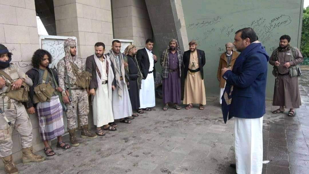 انشقاق العشرات من مجندي التحالف من ابناء تعز واعلان انضمامهم مع قوات صنعاء فور وصولهم العاصمة قادمين من مأرب ..