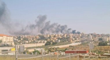 صاروخ ضخم طويل المدى ضرب العدو الإسرائيلي ، محققا هدفة .. حريق مفجع في المباني  .. صور