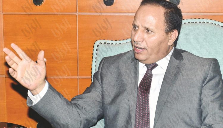 وزير بحكومة الفار هادي يدعو لإسقاط حكومة الفنادق