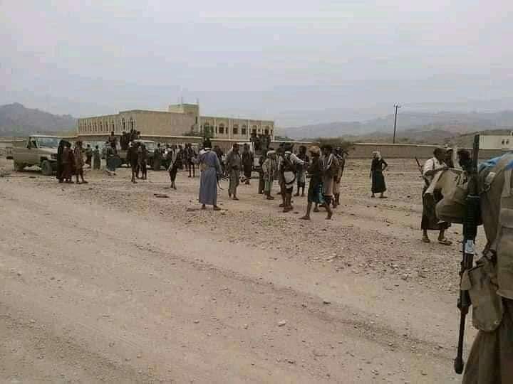 سقوط موثق لمركز مديرية رحبه بيد قوات صنعاء وقيادات الأرتزاق تحمل بعضها المسؤوليه ... صور