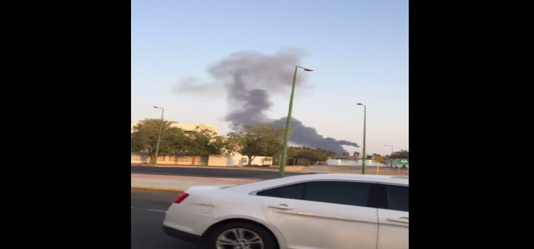 شاهد..إندلاع حريق ضخم بمدينة ينبع السعوديه الدخان يملأ سماء المنطقة