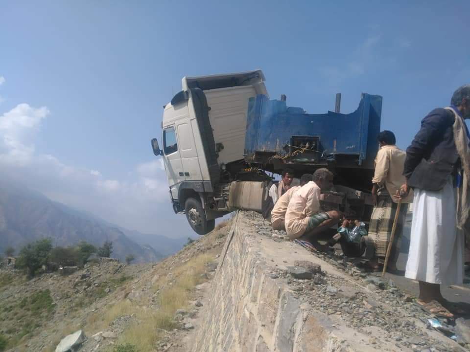 صور مرعبه : حادث مروري بمحافظه حجه