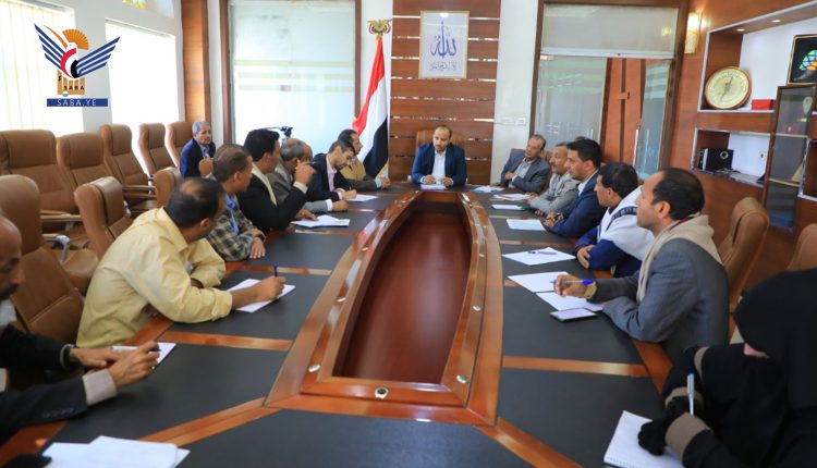 سلطة صنعاء تعلن تخفيض جديد لهذه المادة وتصدر تعميم بضبط المخالفين والإبلاغ عنهم على الرقم الظاهر في تفاصيل الخبر