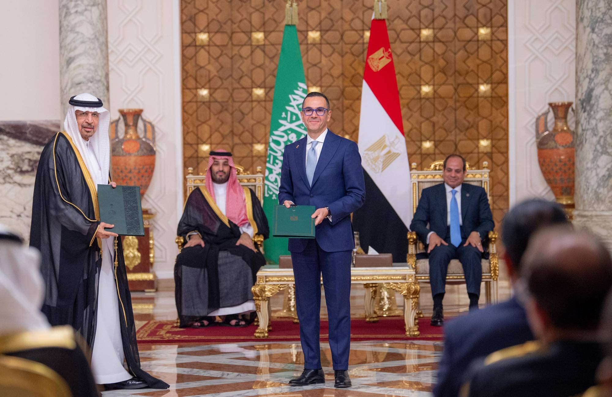 بعد زيارة بن سلمان للقاهره تحركات رسمية من قبل الدول العربية الحليفه لأسرائيل للتصعيد ضد اليمن ومصر تفتح النار على صنعاء وتفتح السويس للكيان وامريكا تعطي الضوء الاخضر لهذا الطرف بالبدء