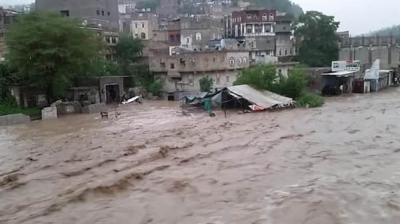 المركز الوطني للأرصاد الجوية ينبه المواطنين في هذه المناطق أخذ الحيطه والحذر من تدفق السيول خلال الساعات القليلة القادمة