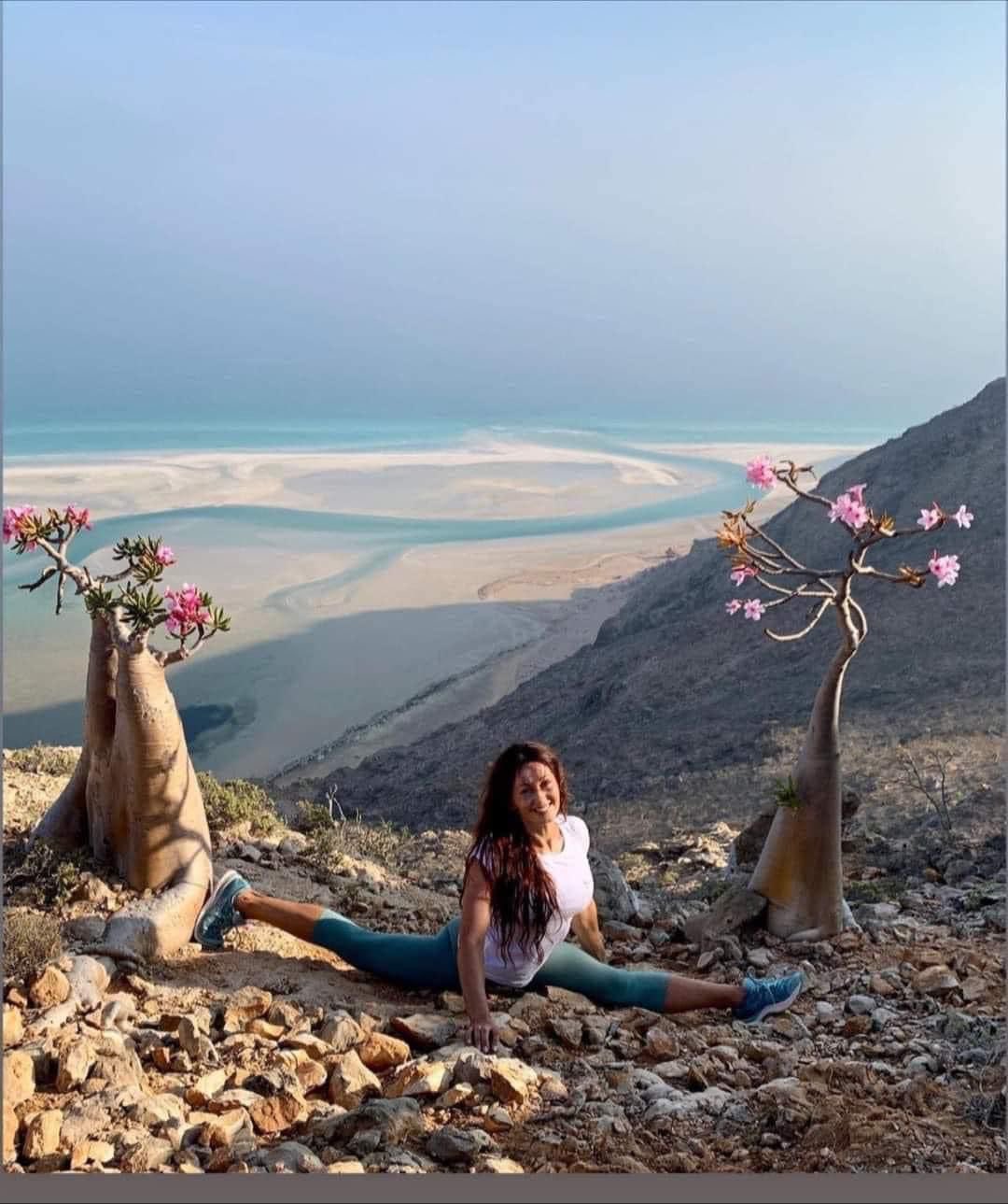 شاهد صورة لسائحة اسرائيلية في جزيرة سقطرى اليمنية ..