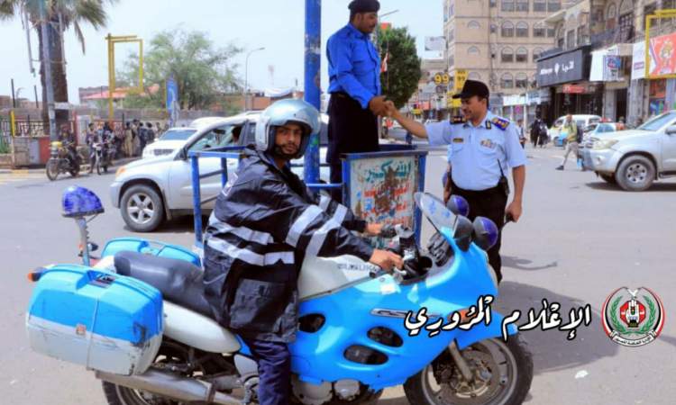 شرطة مرور أمانة العاصمة صنعاء تدشن خدمة جديدة في الجولات وعلى مدار الساعه