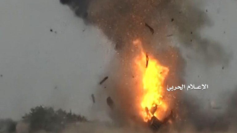 شاهد بالصور هذا ما فعله ابطال الجيش واللجان الشعبية بأقوى المدرعات التابعة للعدو الإماراتي