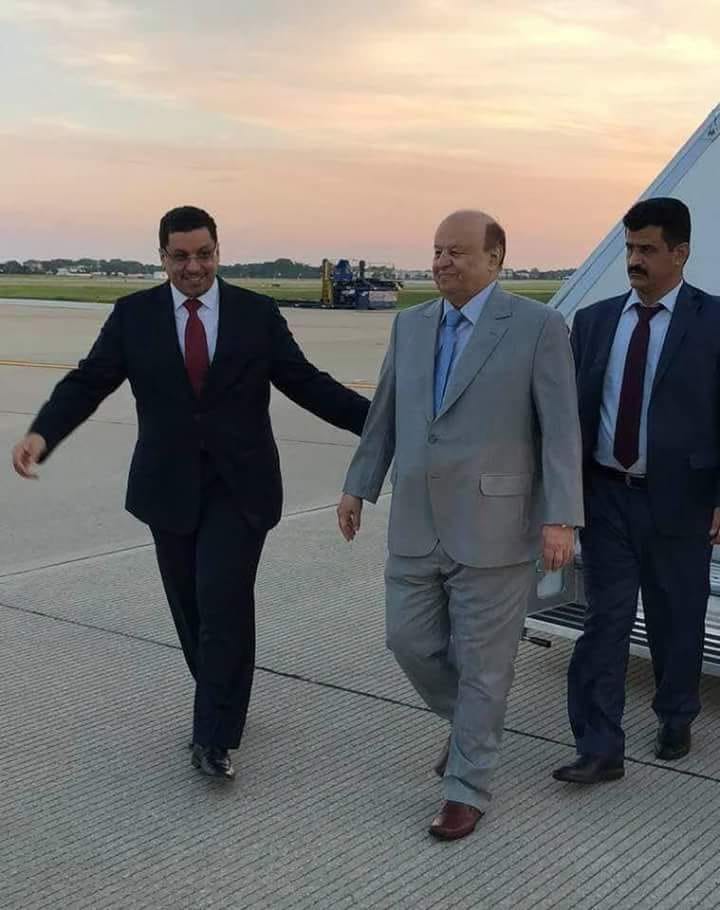شاهد  لحظة وصوله أميريكا صورة تكشف مدى الترحيب والإهتمام والرعاية التي يحظى بها الخائن هادي وشرعيته المزعومة من قبل دولة ترامب