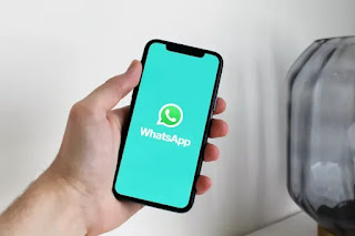 شركة واتساب تحذر مستخدمي تطبيقها عبر الهواتف المحمولة بأنها ستوقف بعد أيام قليلة التطبيق بحلول العام الجديد ولايمكنك إستخدام التطبيق إلا إذا قمت بهذا الأمر