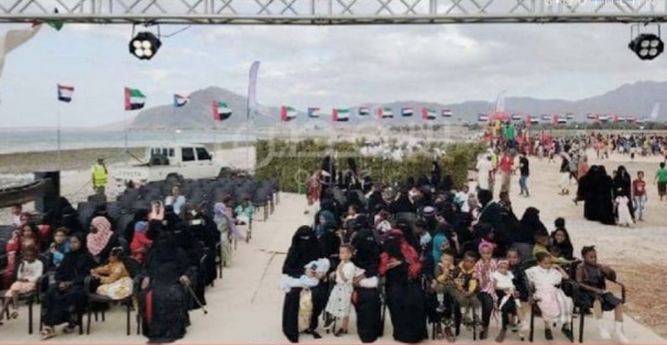 الإمارات تستغل النساء والأطفال وتستفز السكان المحليين والناشطين في جزيرة سقطرى اليمنية
