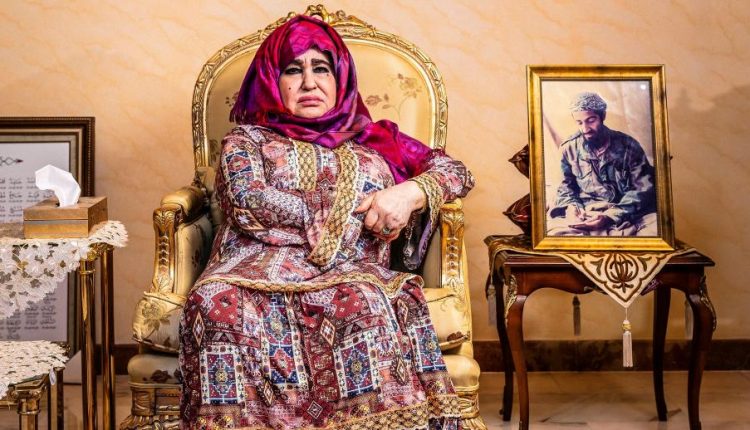شاهد بالصورة والدة إسامة بن لادن في حوار لصحيفة بريطانية تفجر قنبلة من العيار الثقيل تكشف فيها كيف تحول ولدها من انسان بسيط إلى زعيم تنظيم القاعدة