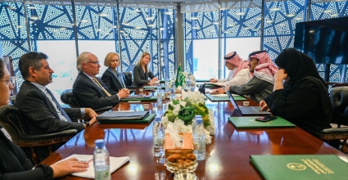 خلاف سعودي أمريكي حول المعركة الجديدة التي تحضر لها امريكا ضد اليمن والتي يتم التحشيد لها منذ أيام والسعودية ترفض المشاركة مالم يتم تنفيذ هذا الشرط
