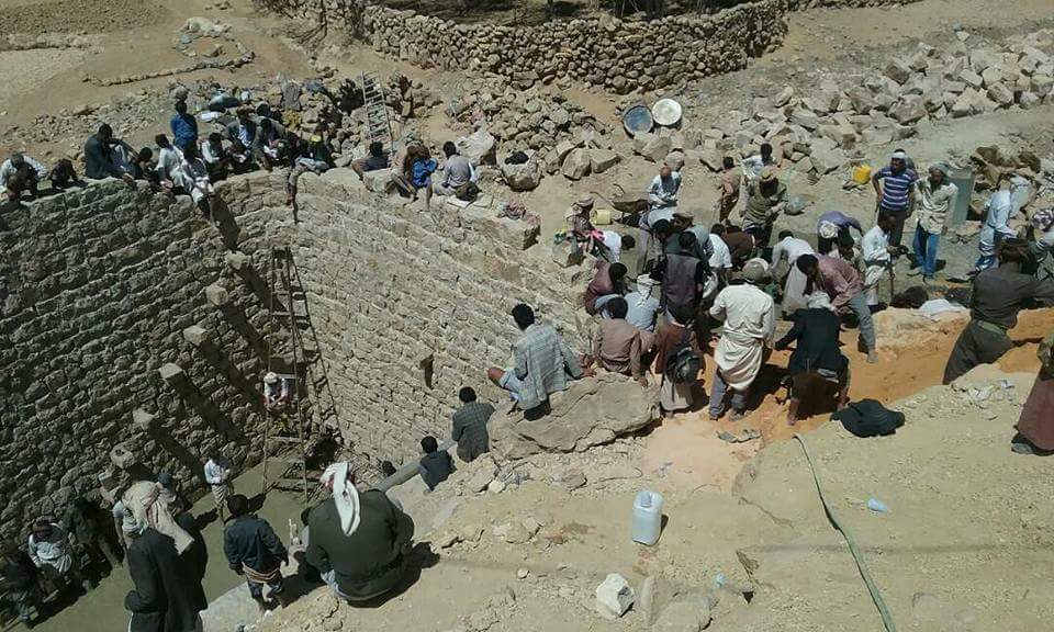 ( صور )  خزان سعة 1800 برميل تنفيذ أبناء قرية الجالدي بمديرية خارف