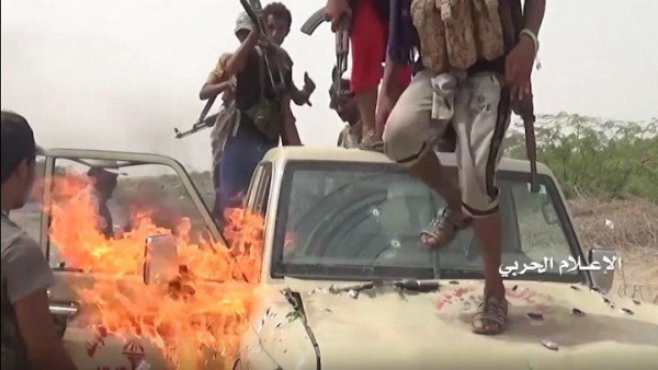 شاهد بالصور..قوات العمالقة تقتحم ميناء الحديدة وقوات حراس الجمهورية تسيطر على المدينة وتغلق جميع المنافذ