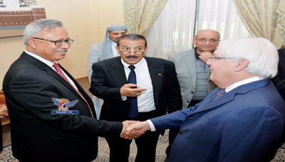 رئيس حكومة الإنقاذ الوطني يلتقي المبعوث الأممي 