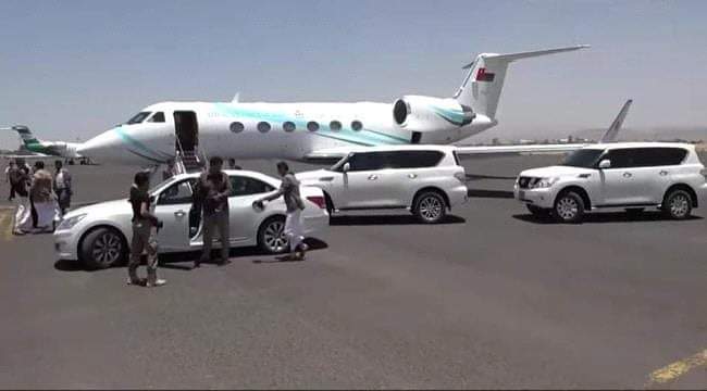 وفد عماني يصل إلى صنعاء لإجراء مباحثات مع حكومة الانقاذ وبرفقه عبدالسلام ... تفاصيل