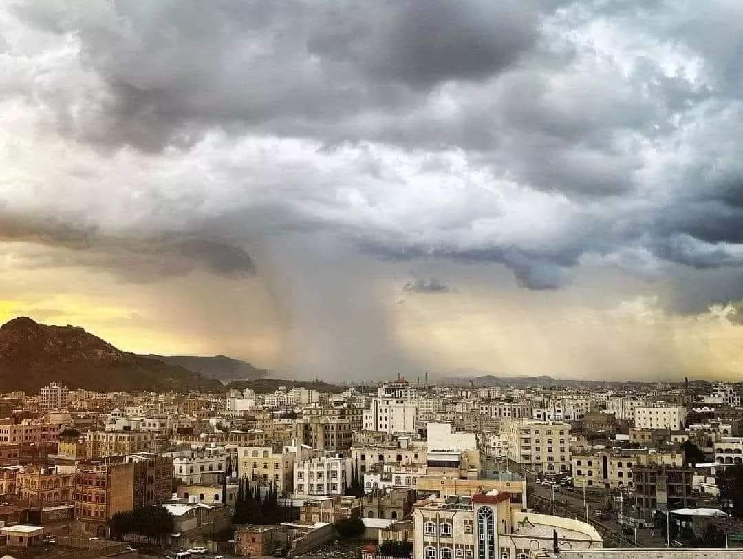 شاهد بالصور .. أعصار مصحوب بأمطار غزيره بالعاصمة صنعاء عصر اليوم الجمعة ...