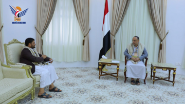 في لقاء بالرئيس المشاط .. توجيهات صارمة لرئيس أركان القوات البحرية والدفاع الساحلي ...