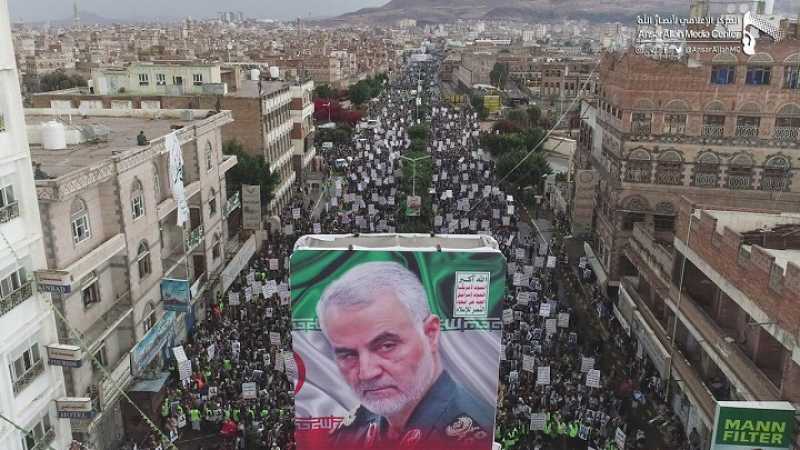 احتشاد كبير في العاصمه صنعاءتنديدا باغتيال الشهيدين سليماني والمهندس ورفاقهما
