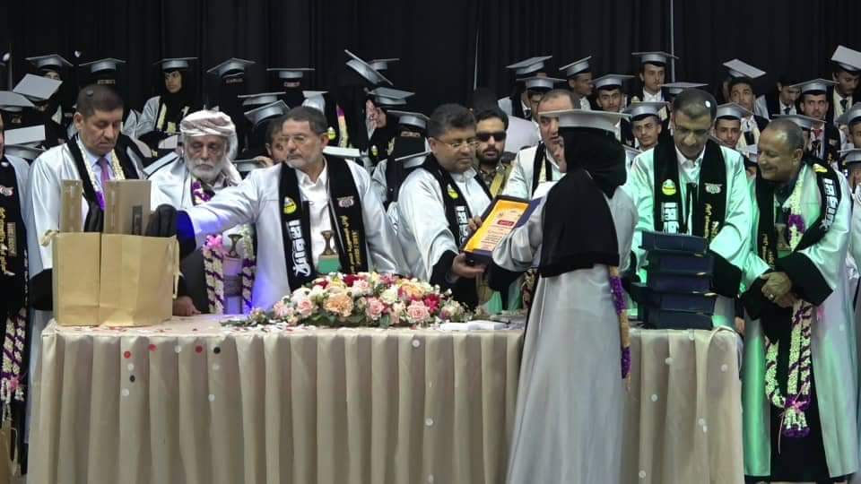 الحوثي يكرم أوائل الجمهورية للثانوية العامة لعامي 2018- 2019 و2019-2020م بهذه الشهادات ... وثائق وصور