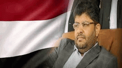 حماس) تكرم عضو السياسي (الحوثي) بدرع الحركة