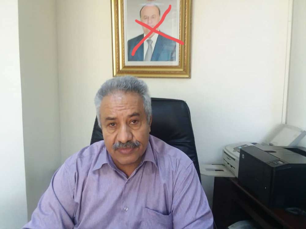 موظفين يسرقون مبالغ ماليه ضخمه من أحد البنوك اليمنية بالعاصمة والشرطه تمتنع من القبض على اللصوص وتكتفي باستلام نصيبها من اللصوص