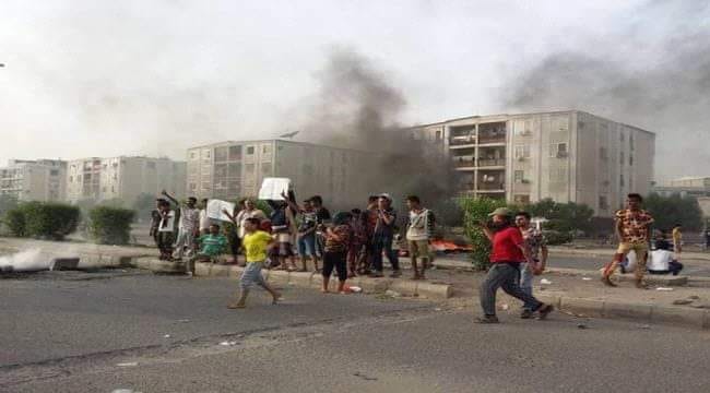 عدن على صفيح ساخن مظاهرات وقطع الطرقات في عدد من شوارع المدينة