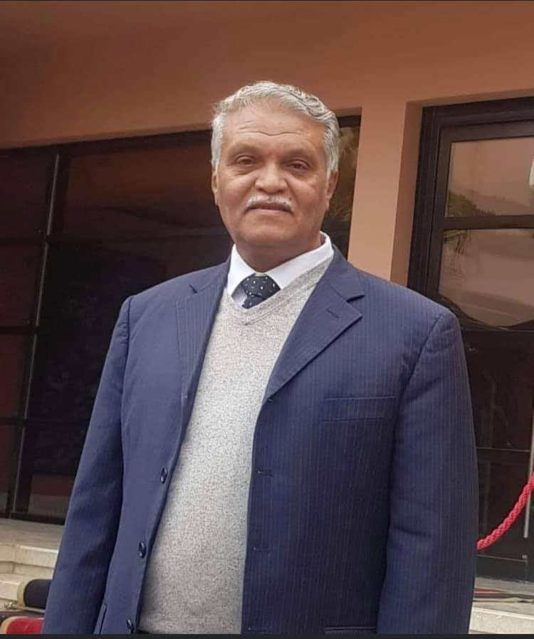 الشيخ القاز يعزي في وفاة الوزير السابق شايف عزي صغير