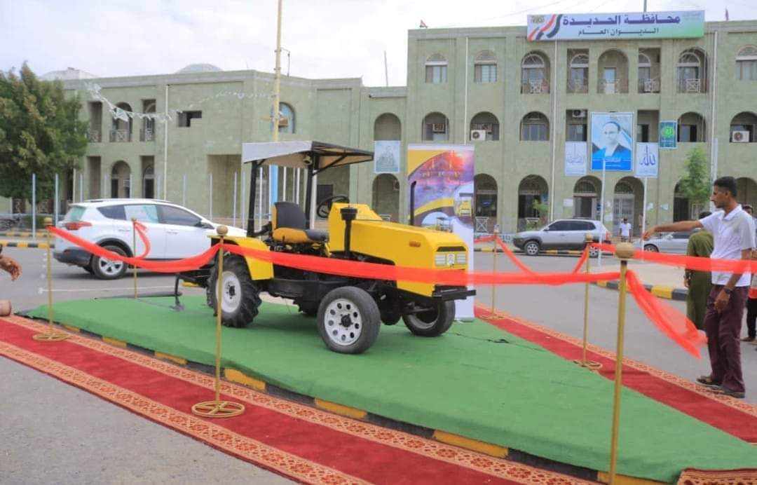 حدث هام جدا ..   إزاحة الستار عن أول سيارة زراعية بمحافظة الحديده  .. صور