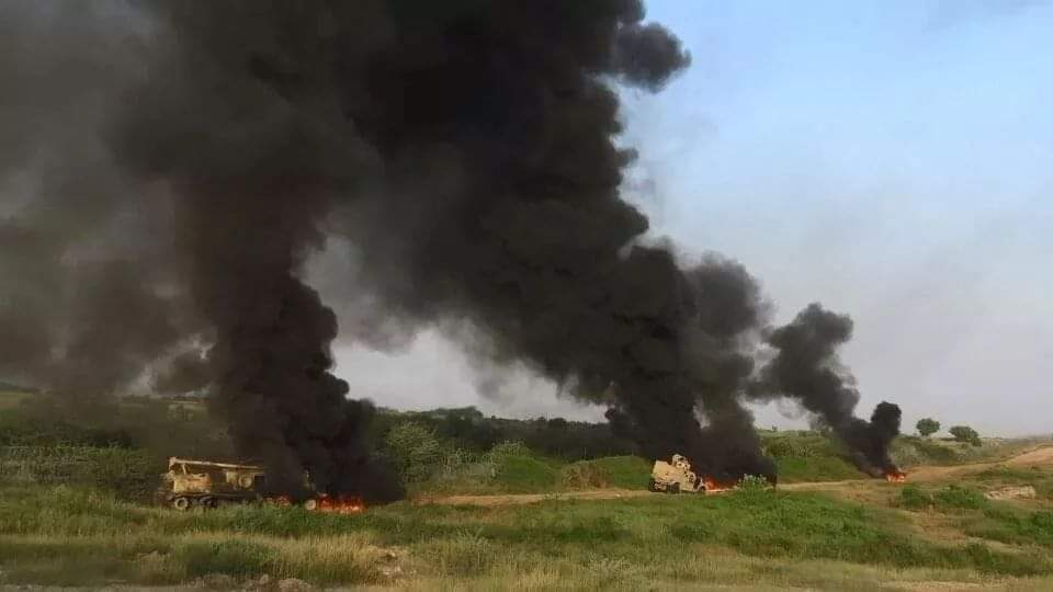 انفجارات ضخمه تهز معسكرات الجيش السعودي ومروحيه عسكريه تنقل الجثث وبعض المصابين إلى المستشفيات ..