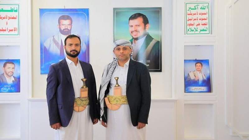 بالصور .. الرئيس المشاط يكرم أسرة الشهيد السيد حسين الحوثي