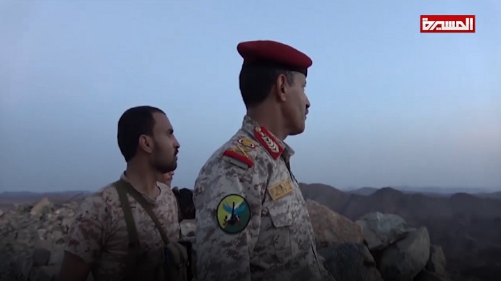 شاهد وزير الدفاع في الخطوط الأمامية المطلة على نجران 