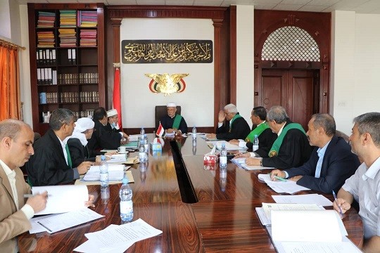 مجلس القضاء الأعلى بصنعاء يقر بمعاقبة ثلاثة قضاة بسبب إخلالهم بواجباتهم الوظيفية وبهذه العقوبة