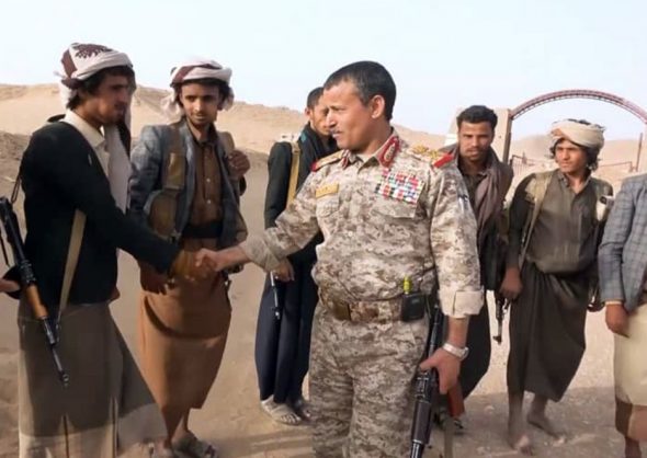 ظهور لوزير الدفاع بحكومة صنعاء في زيارة مفاجئة للمجاهدين المرابطين في هذه الجبهة