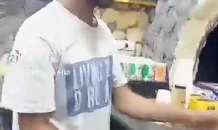 حفيد رئيس يمني يعمل في مقهى بالأردن لتوفير لقمة العيش لعائلته