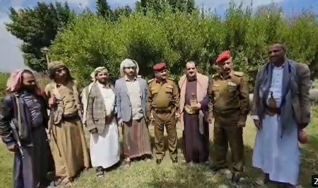 شاهد صنعاء تستقبل القائد العسكري المقدشي ورفاقة بعد انشقاقهم من القوات الموالية لتحالف العدوان وعودتهم لصف الوطن
