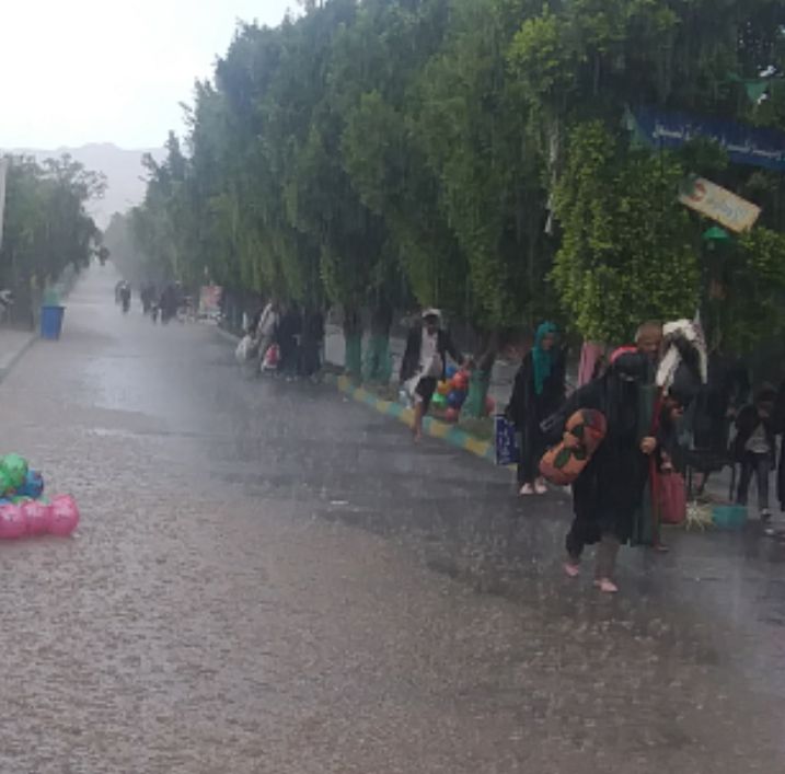 مركز الأرصاد الجوية يحذر المواطنين بهذة المناطق الإبتعاد عن هذه الأماكن والتي قد تشهد تدفق للسيول الجارفة بشكل مفاجئ